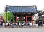 浅草のシンボル、雷門です。夜のライトアップされた浅草寺などデートスポットにも最高。